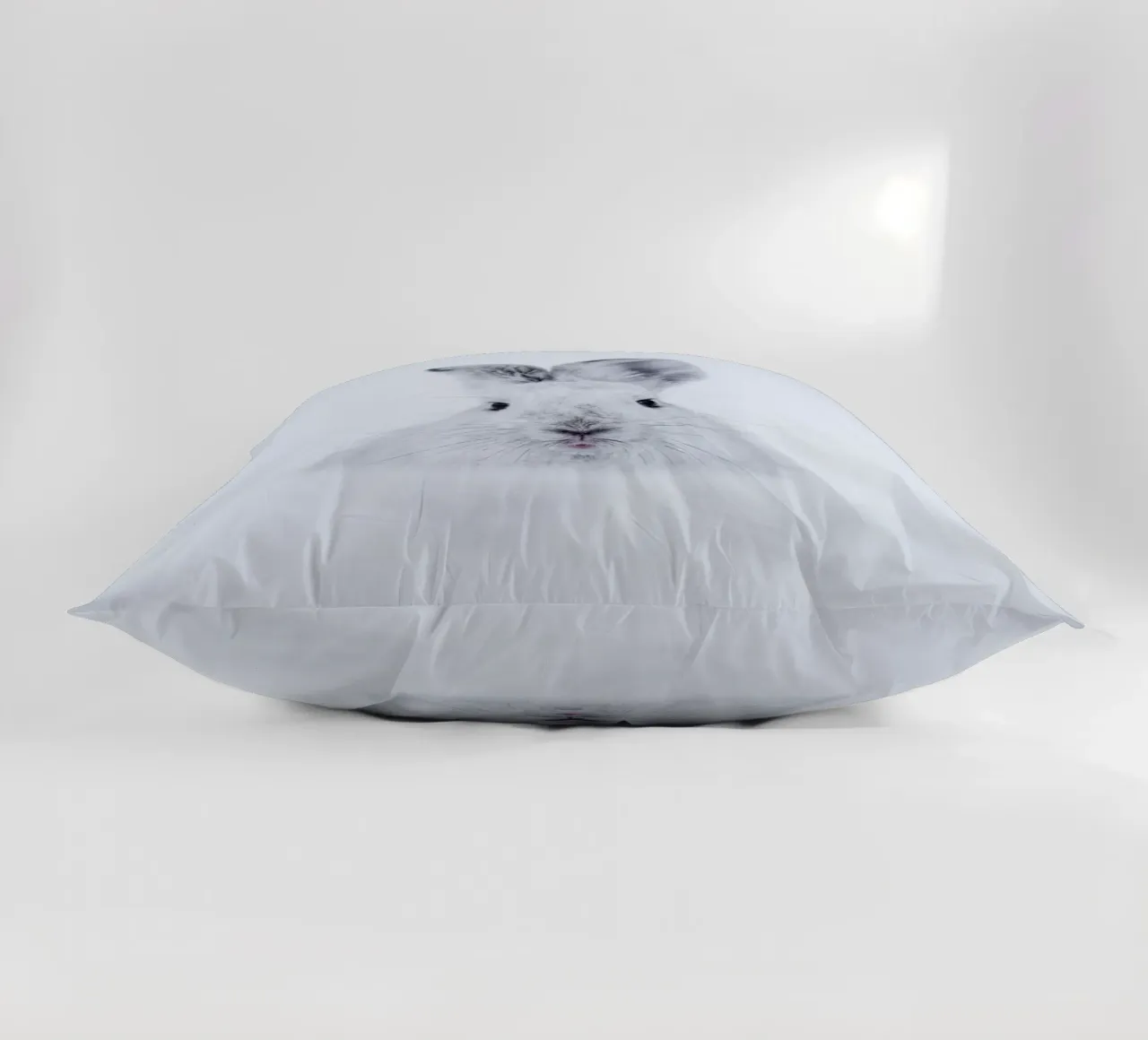 Rabbit in the Snow cuscino da EyeEm Mobile GmbH