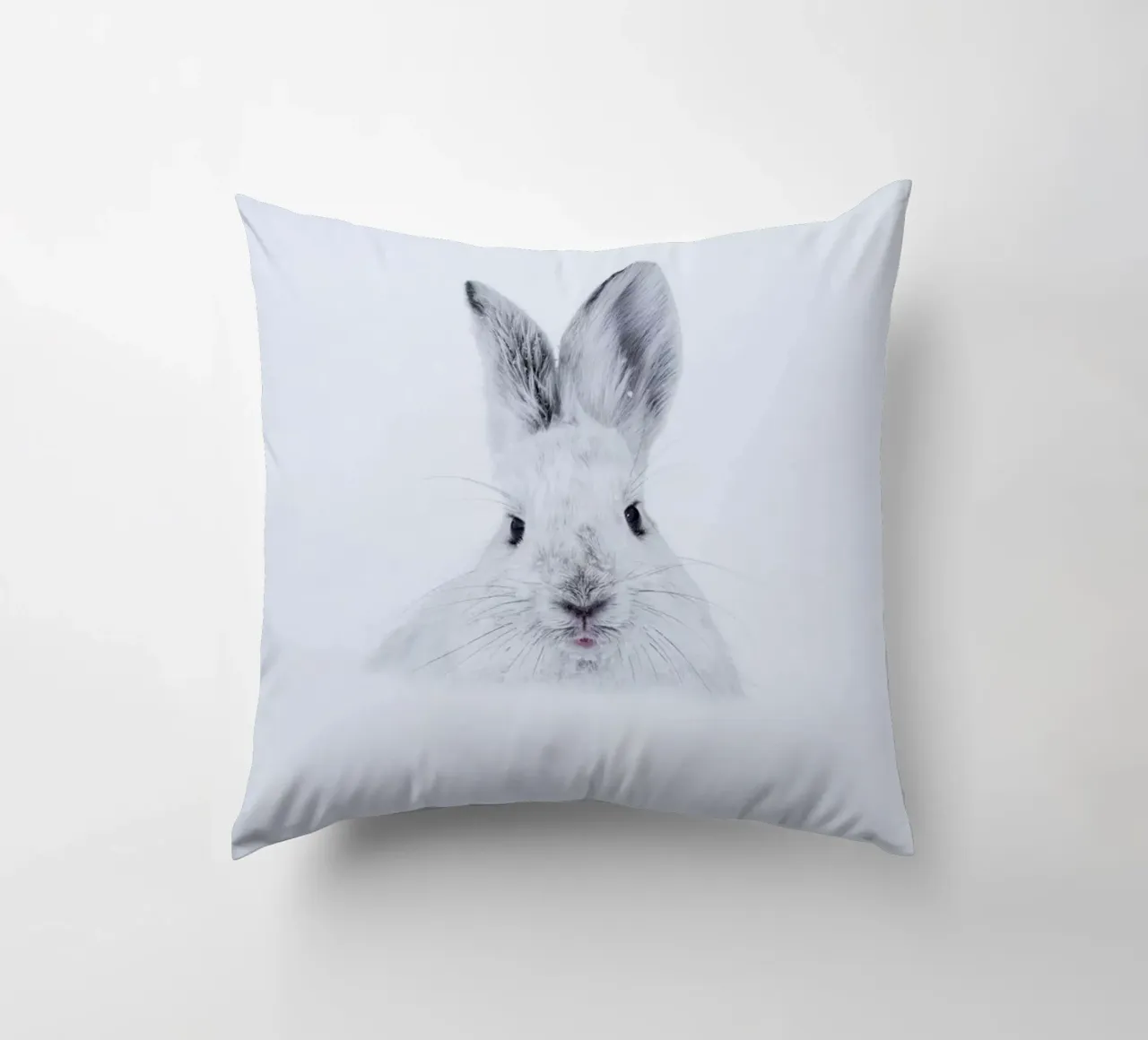 Rabbit in the Snow cuscino da EyeEm Mobile GmbH