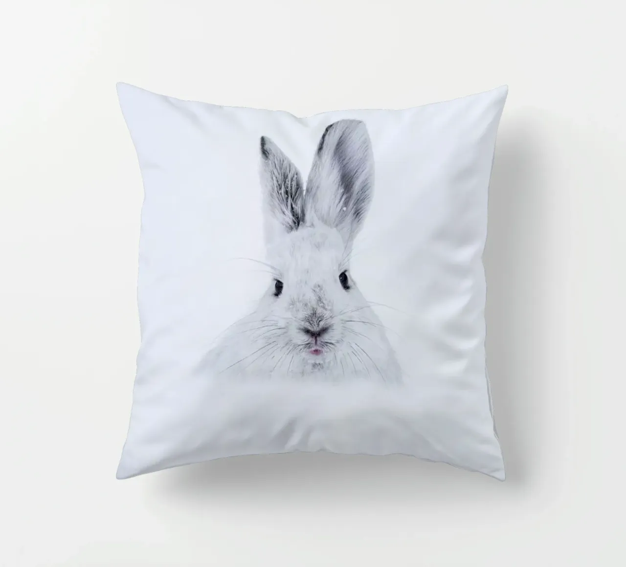Rabbit in the Snow cuscino da EyeEm Mobile GmbH