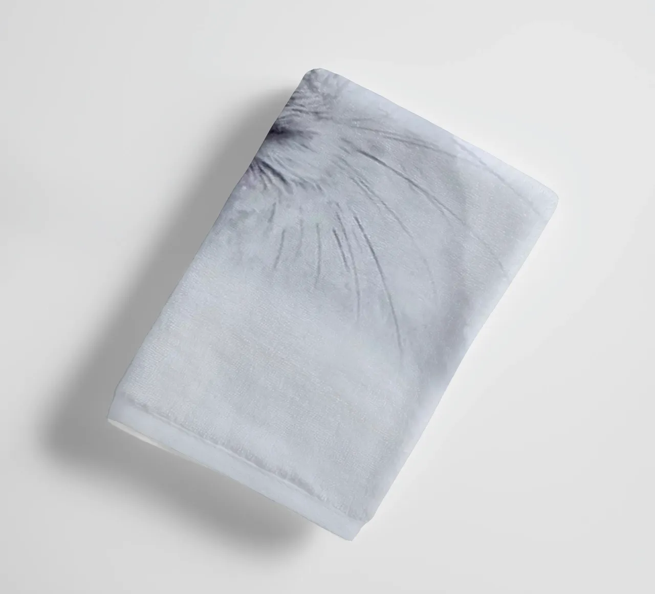 Rabbit in the Snow asciugamano da bagno da EyeEm Mobile GmbH