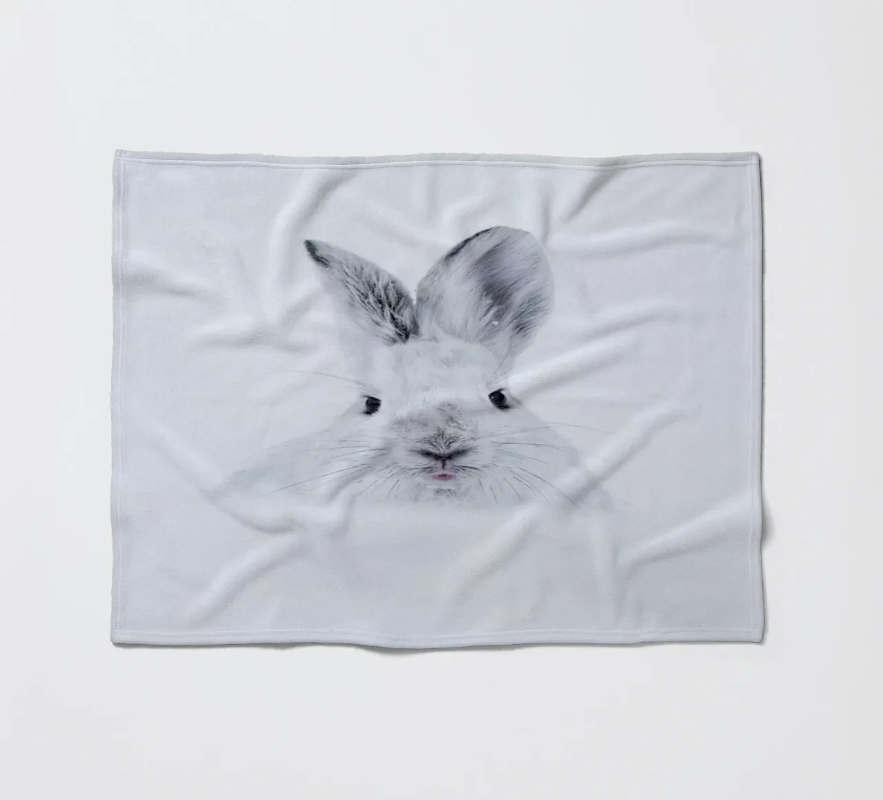 Rabbit in the Snow coperta in pile da EyeEm Mobile GmbH