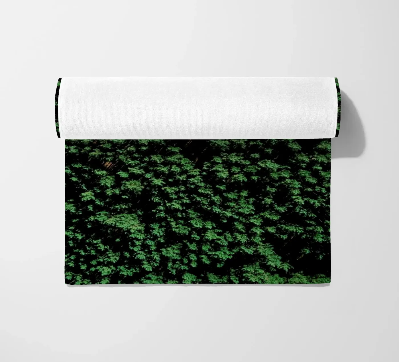 Tree Pattern Strandtuch von Sebastian Hilgetag