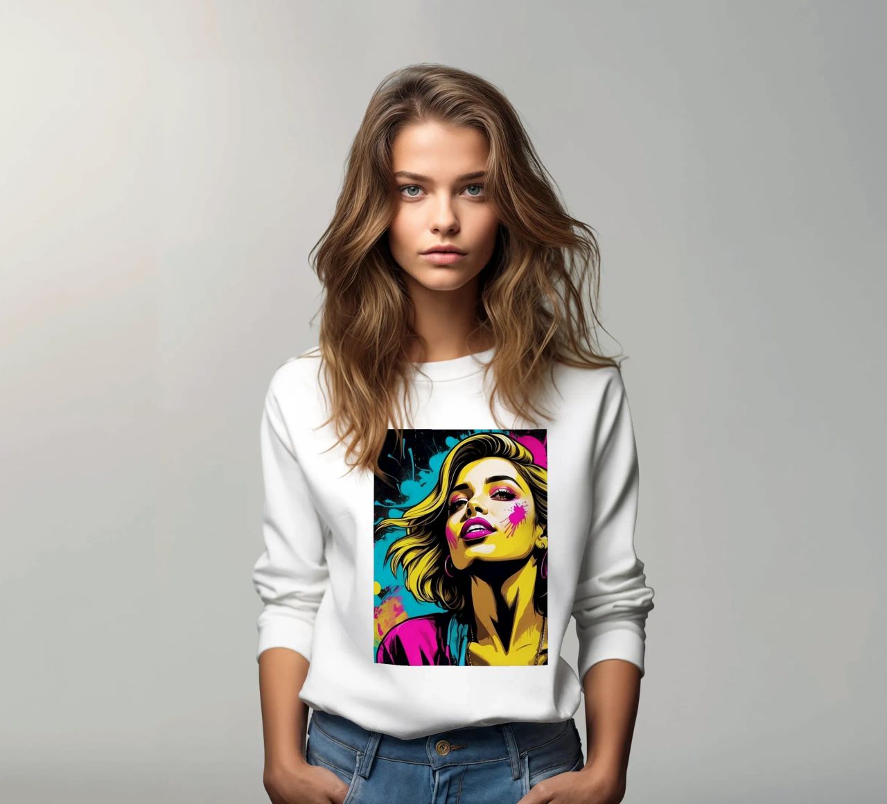 jeune femme à la chevelure éclatante et à l'expression enjouée sweat de DesignDoodle