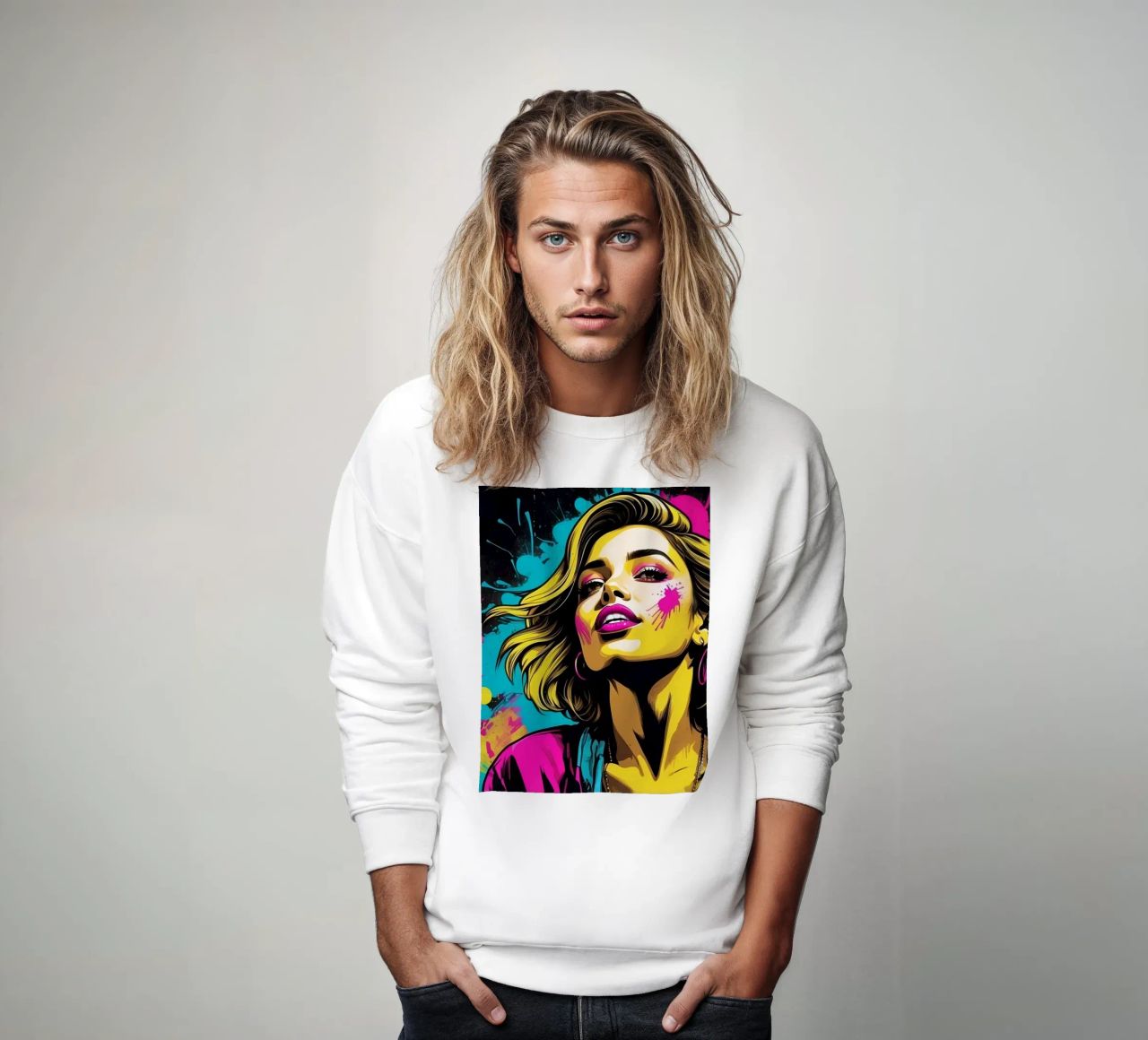 jeune femme à la chevelure éclatante et à l'expression enjouée sweat de DesignDoodle