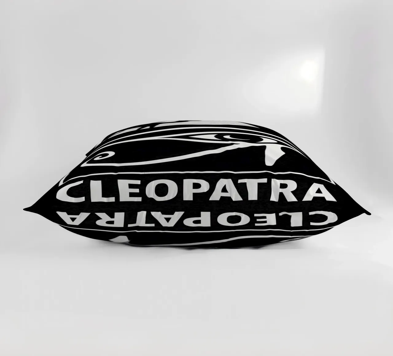 Cleopatra Print cuscino da MoviesArt