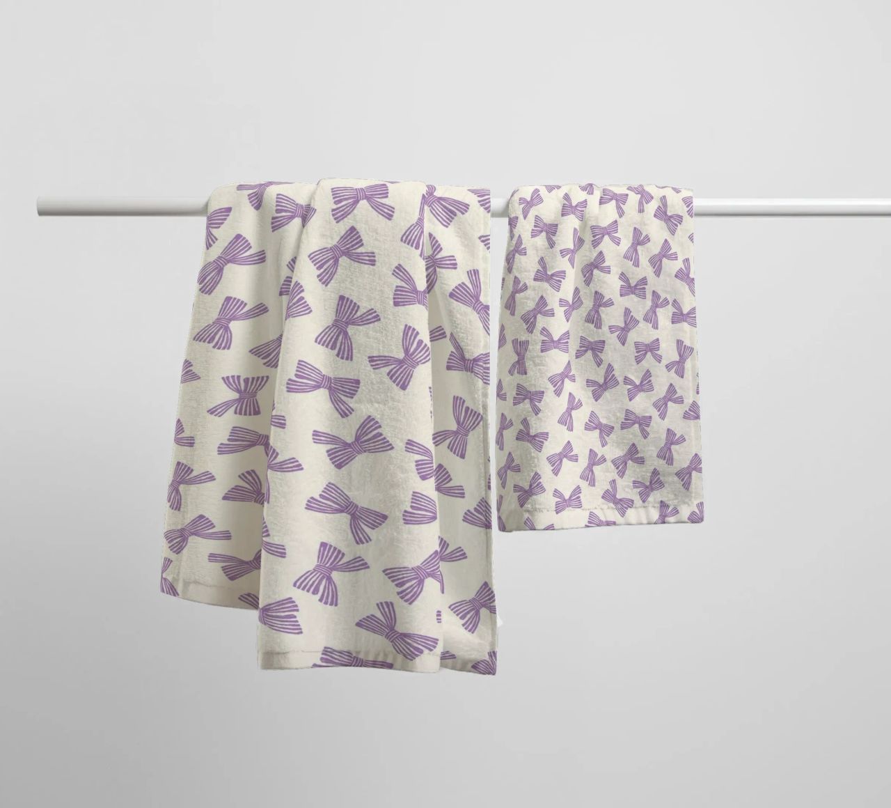 Ribbon Bow Pattern - Purple asciugamano da bagno da intemporalis