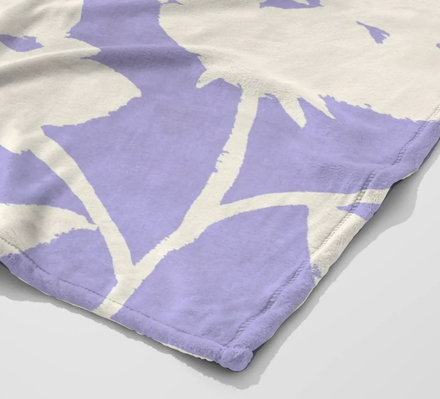 Rosenmuster - Violett Fleecedecke von intemporalis