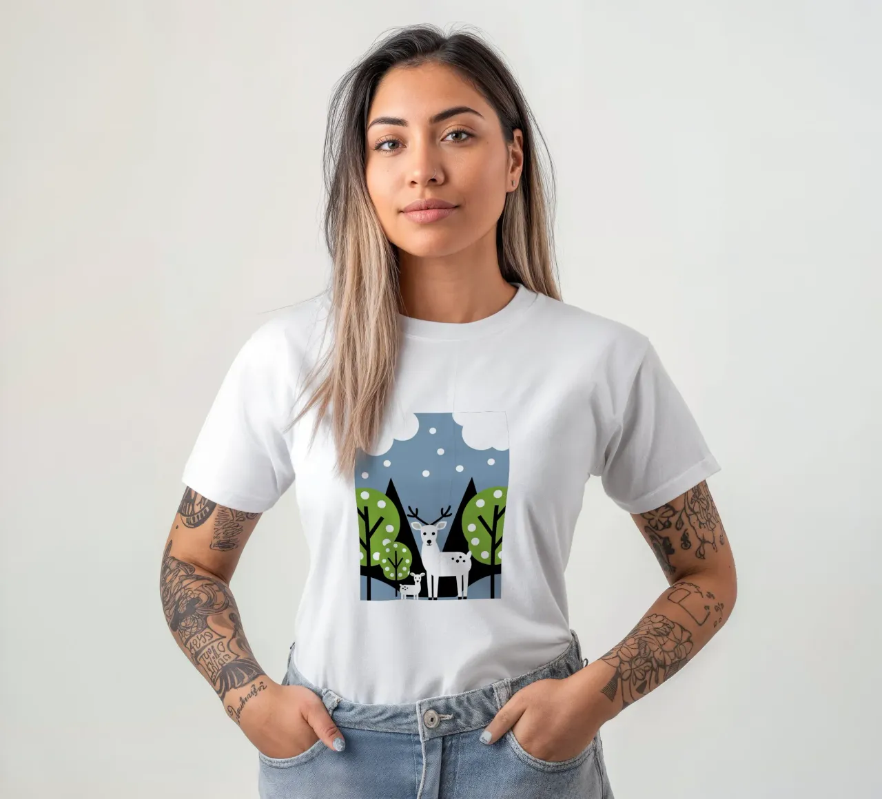 Cervo e albero t-shirt da LOOK DIFFERENT