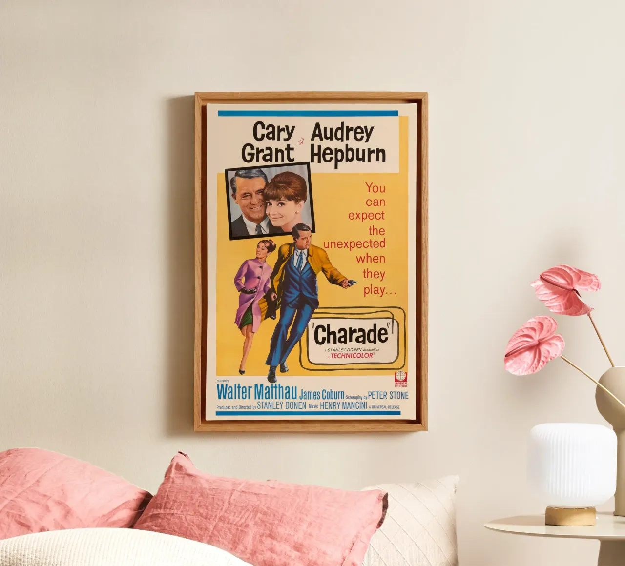 Charade/Audrey Hepburn tela con Cornice a cassetta da Attaboy Dsgn