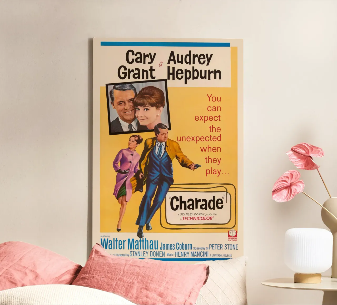 Charade/Audrey Hepburn tela con Cornice a cassetta da Attaboy Dsgn