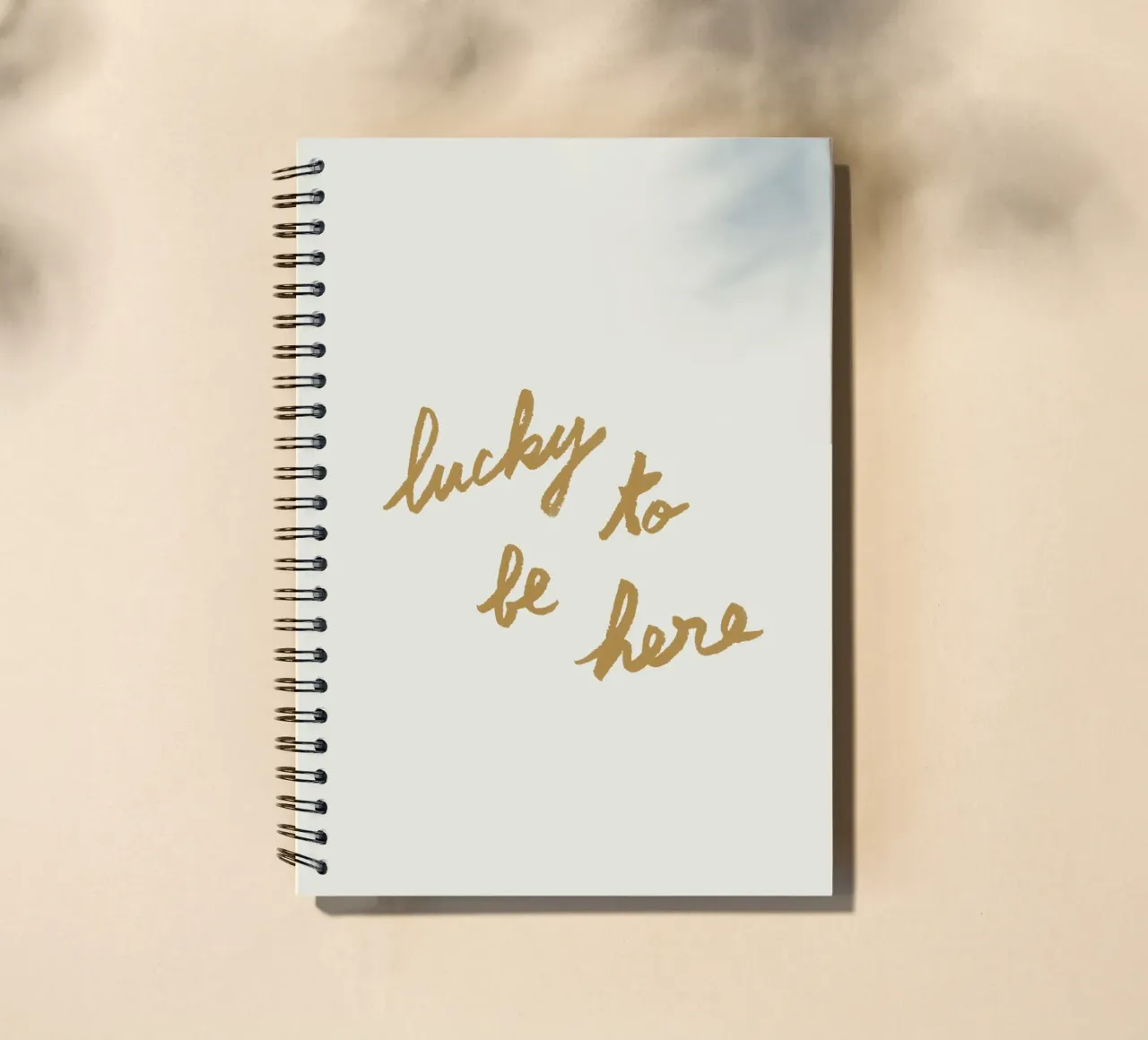 Lucky To Be Here - G notitieboek met spiraal van intemporalis
