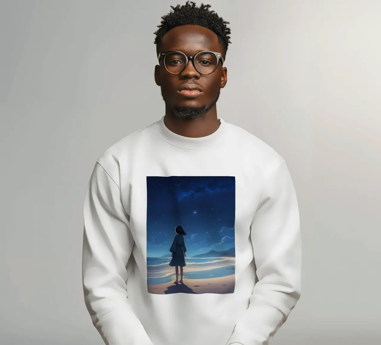 Une jeune fille regarde le ciel étoilé depuis une plage de sable. sweat de DesignDoodle