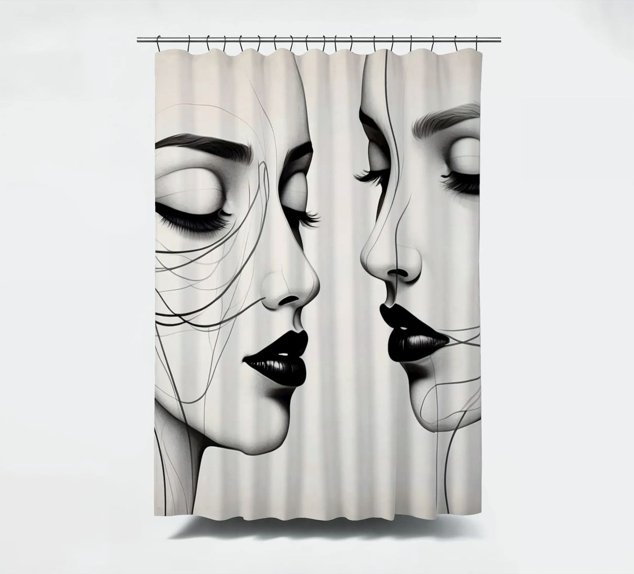 Due eleganti volti di profilo che mostrano un'intricata line art. tenda da doccia da DesignDoodle