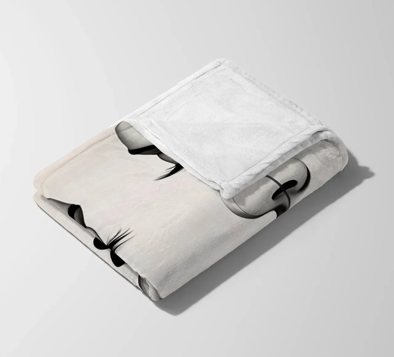 Due eleganti volti di profilo che mostrano un'intricata line art. coperta in pile da DesignDoodle