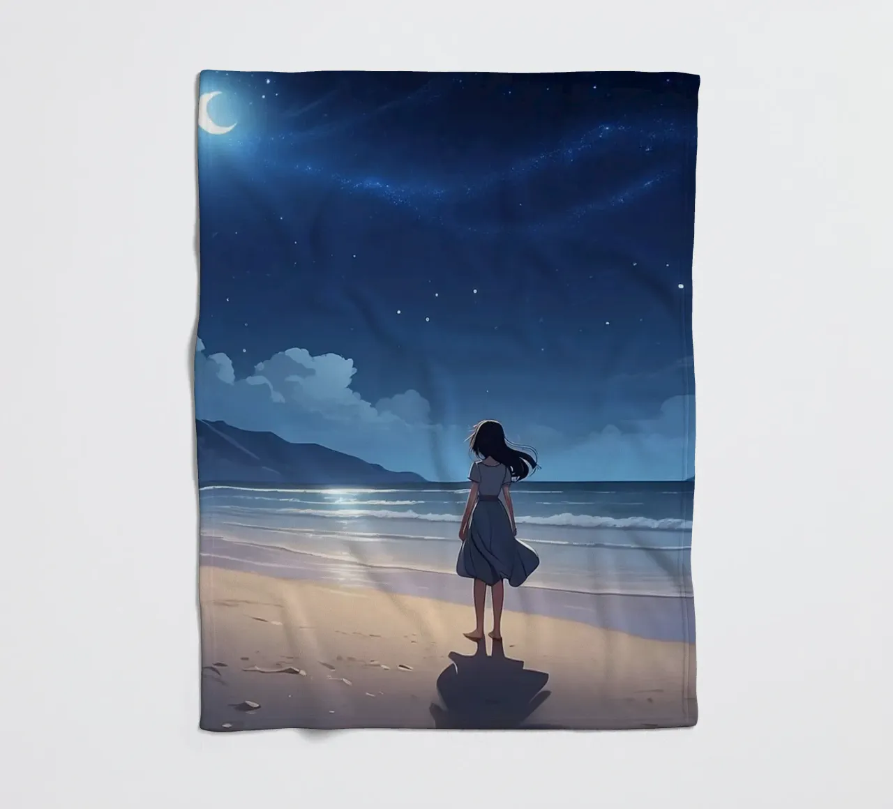 Giovane donna in piedi su una spiaggia serena di notte, guardando coperta in pile da DesignDoodle