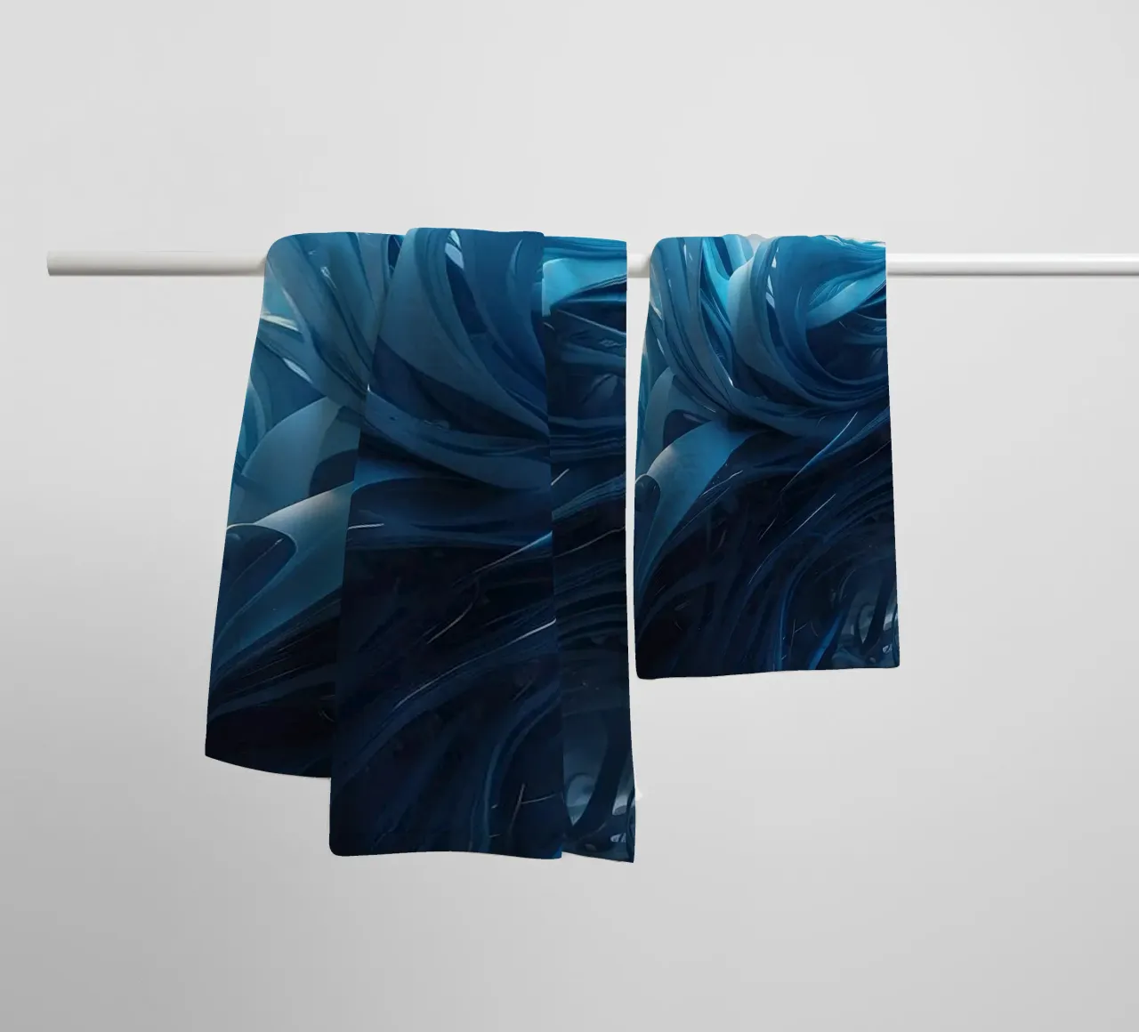 Les bleus fluides créent un effet de vague abstrait dans l'art dynamique serviette de bain de DesignDoodle