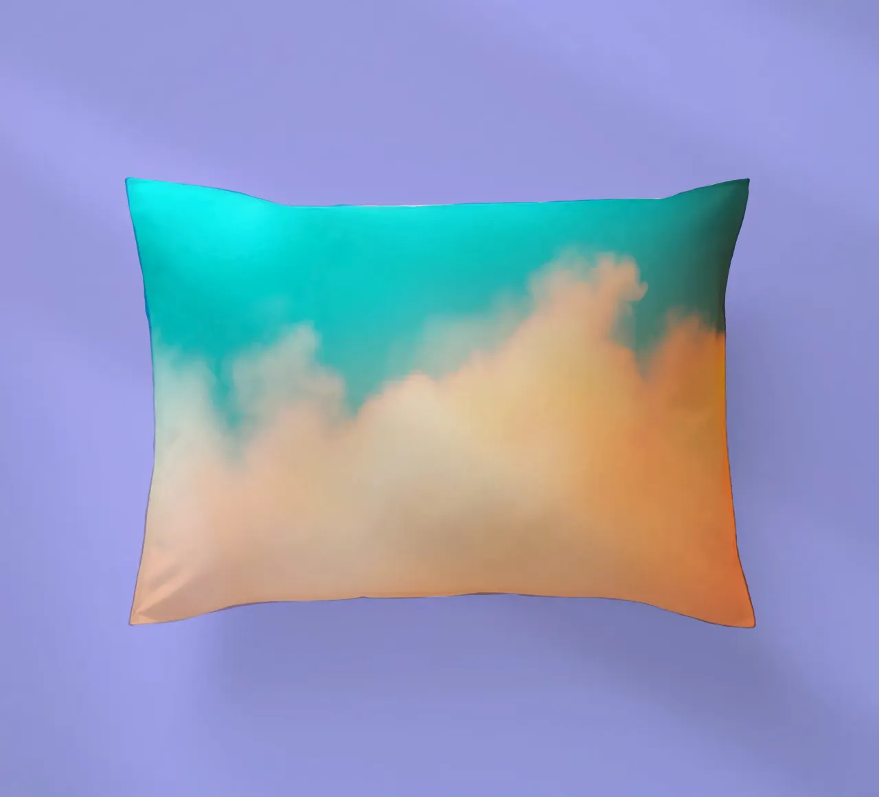 Nuvole colorate si fondono in un cielo tranquillo durante il tramonto cuscino da DesignDoodle
