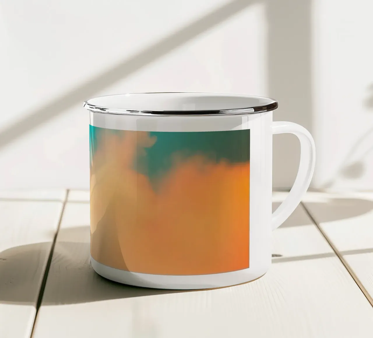 Nuvole colorate si fondono in un cielo tranquillo durante il tramonto tazza in smalto da DesignDoodle