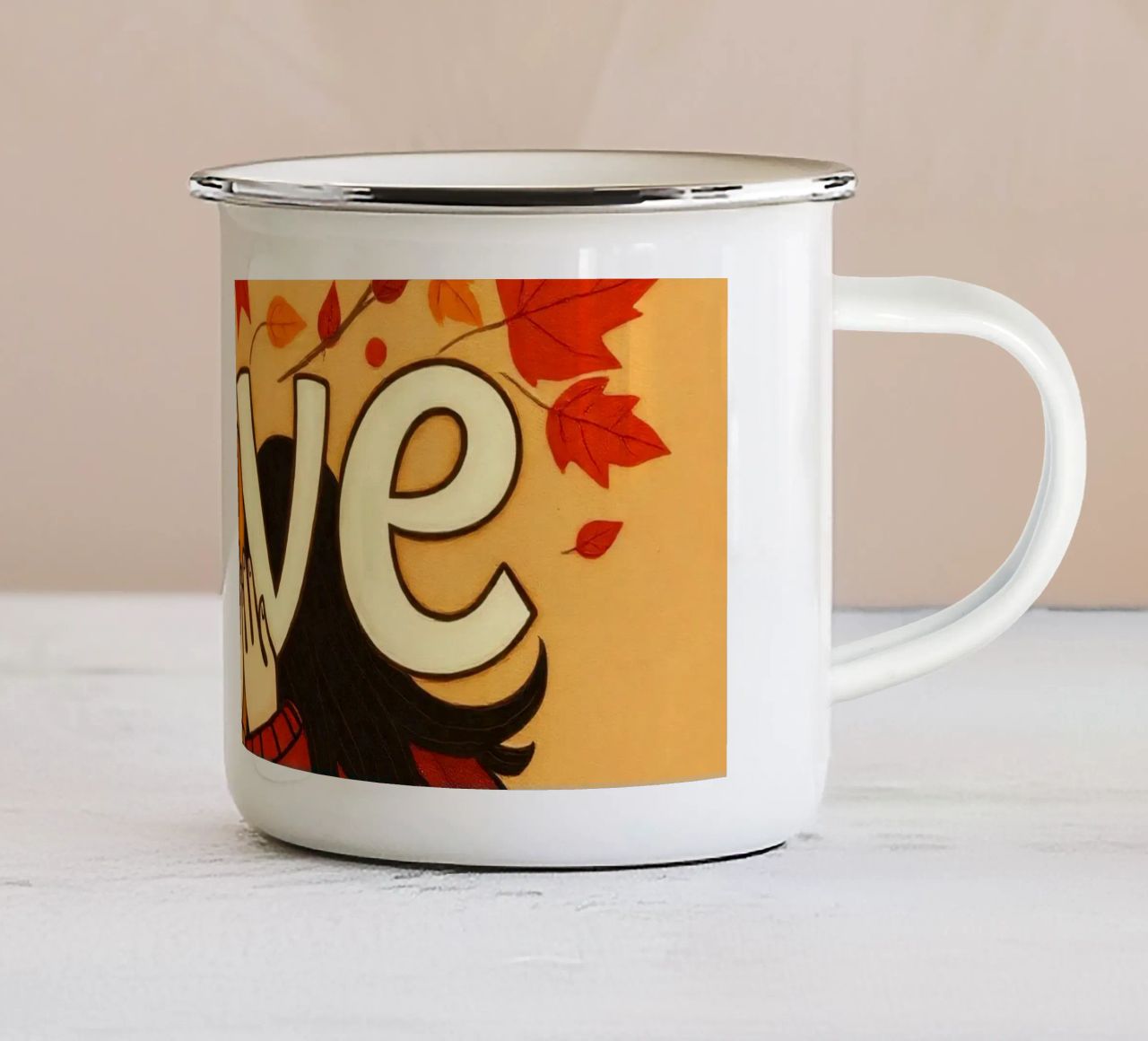 Un'opera d'arte che simboleggia l'unità e l'amore, utilizzando le calde tonalità della terra. tazza in smalto da DesignDoodle