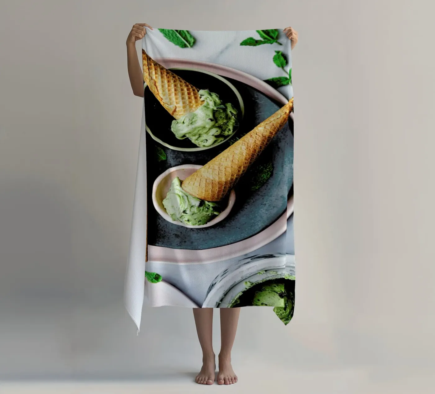 Minz Eis beach towel by Eat this