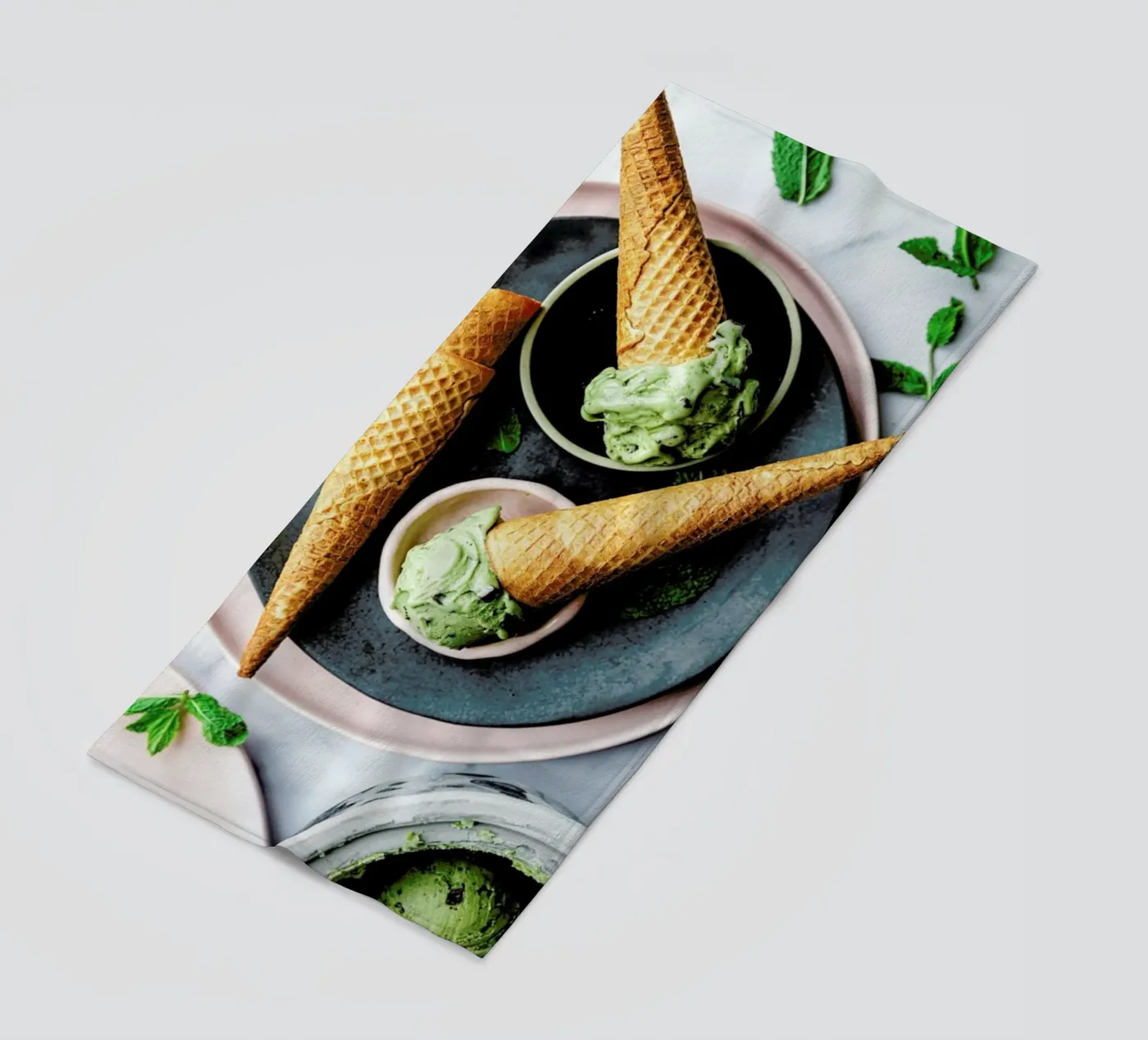 Minz Eis beach towel by Eat this