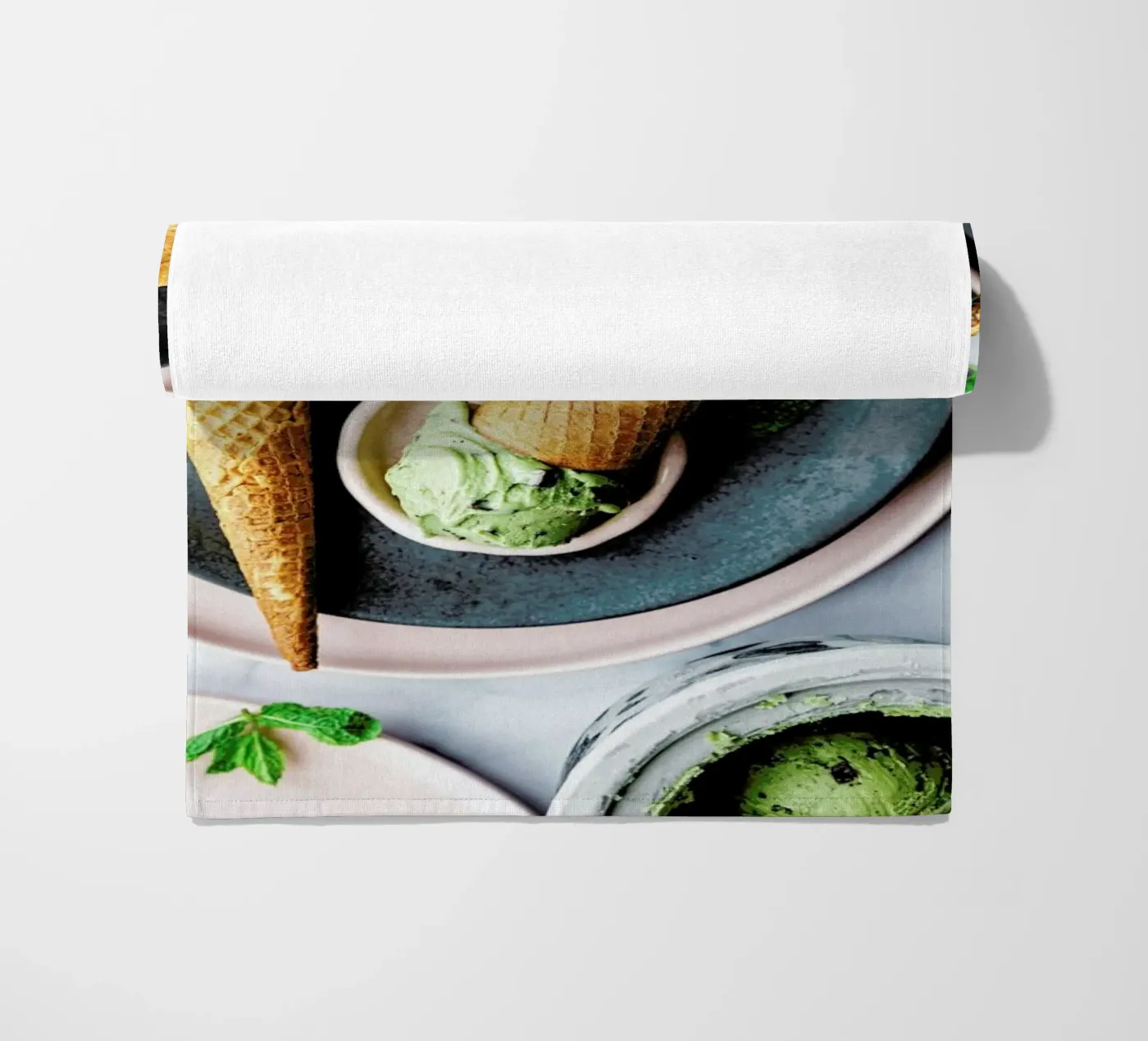 Minz Eis beach towel by Eat this