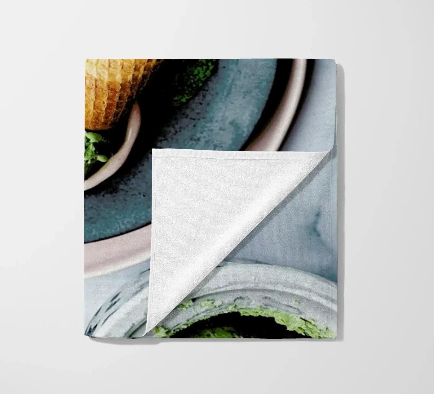 Minz Eis beach towel by Eat this