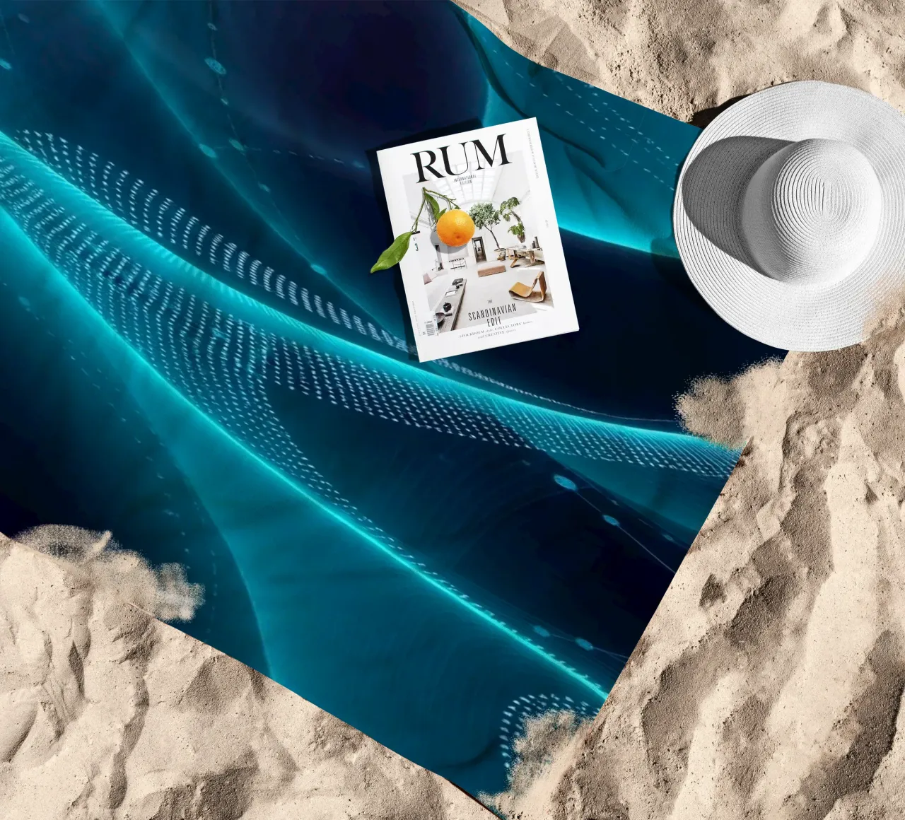 Lebendige digitale Wellen erzeugen abstrakte Muster und Tiefe Strandtuch von DesignDoodle