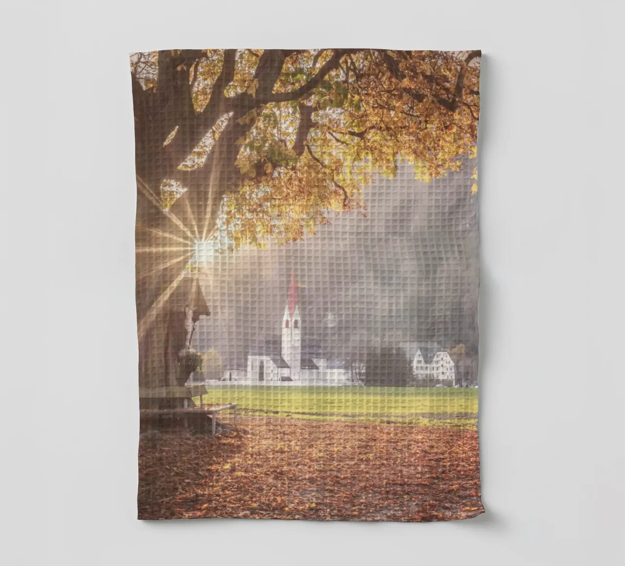 Lumière dorée et silence Chapelle d'automne dans le Tyrol du Sud torchon de Dagmar Pels