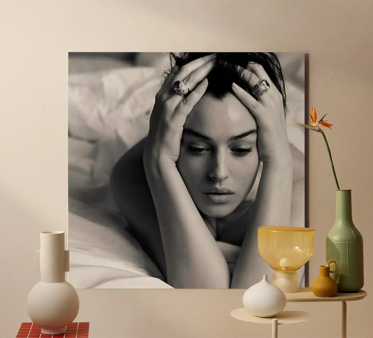 In camera da letto Monica Triste alluminio dibond da Alex happy shop