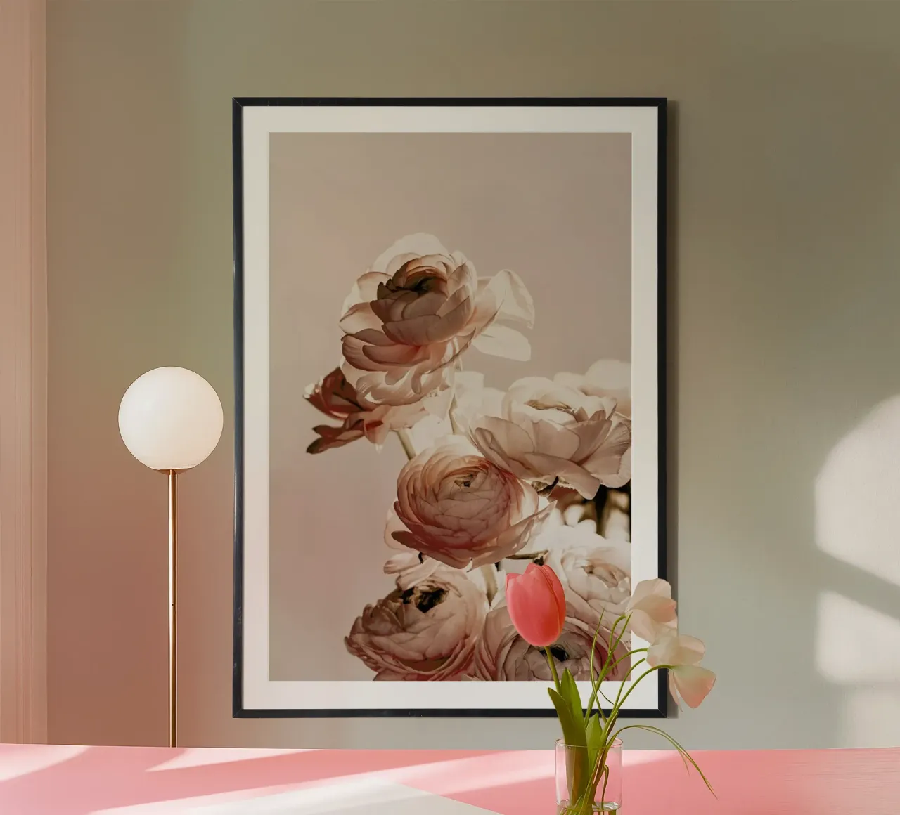 Ranuncolo della danza dei fiori poster con telaio in alluminio da Monika Strigel