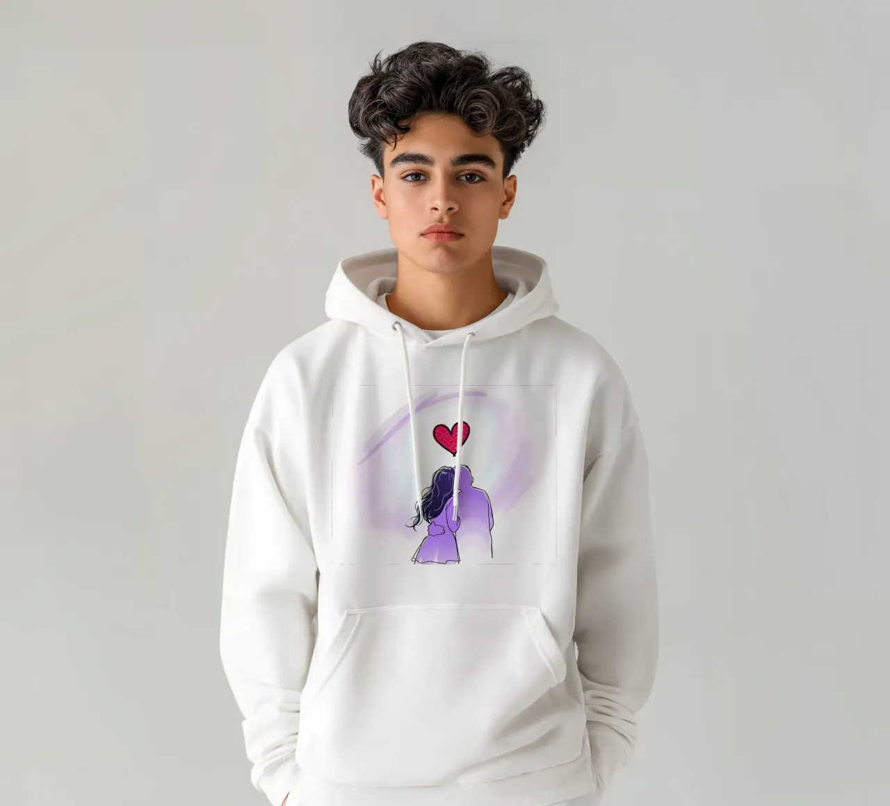 Coppia che condivide un momento di intimità ammirando felpa con cappuccio da DesignDoodle