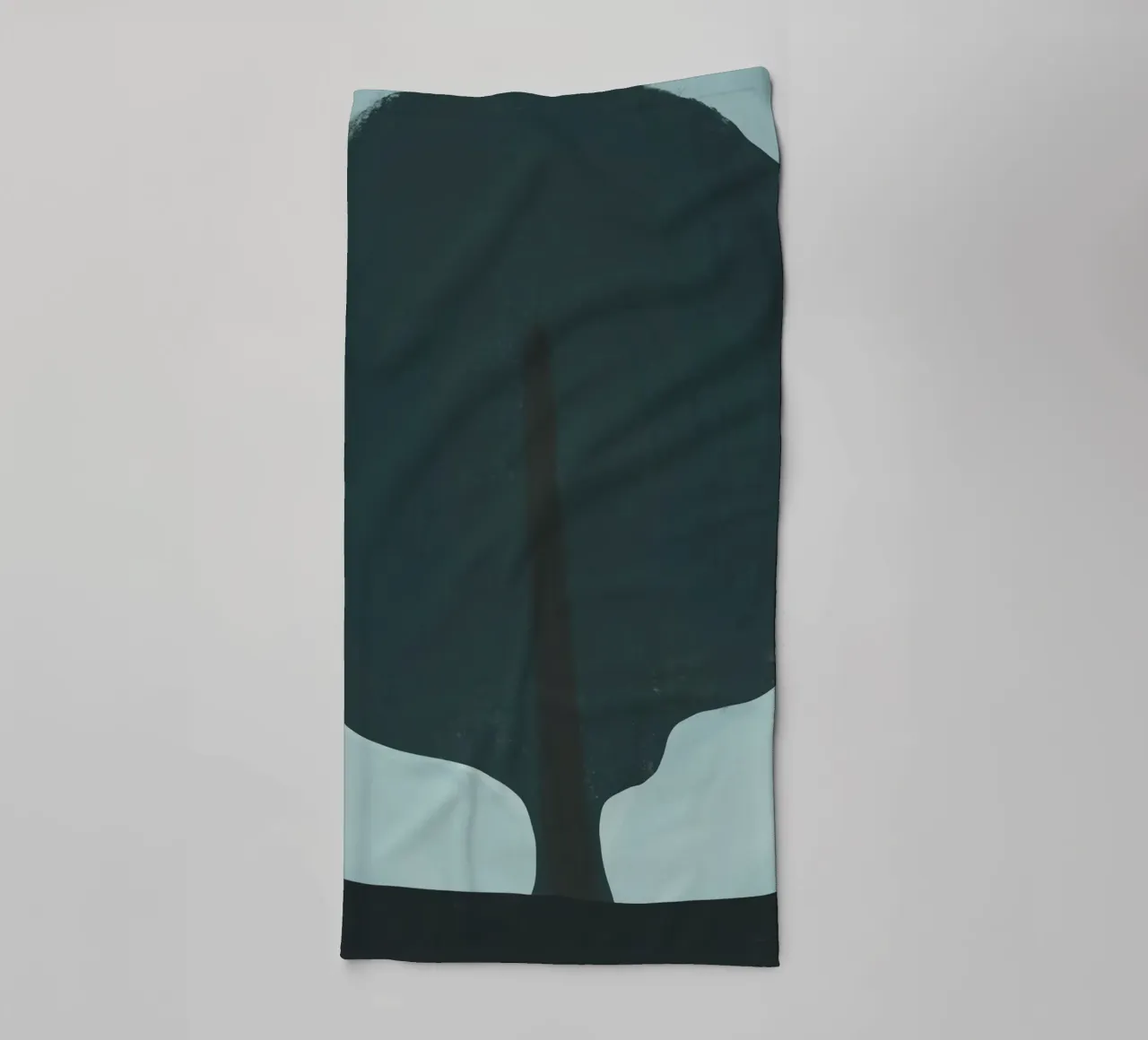 Silhouette di un albero scuro asciugamano da bagno da Little Dean