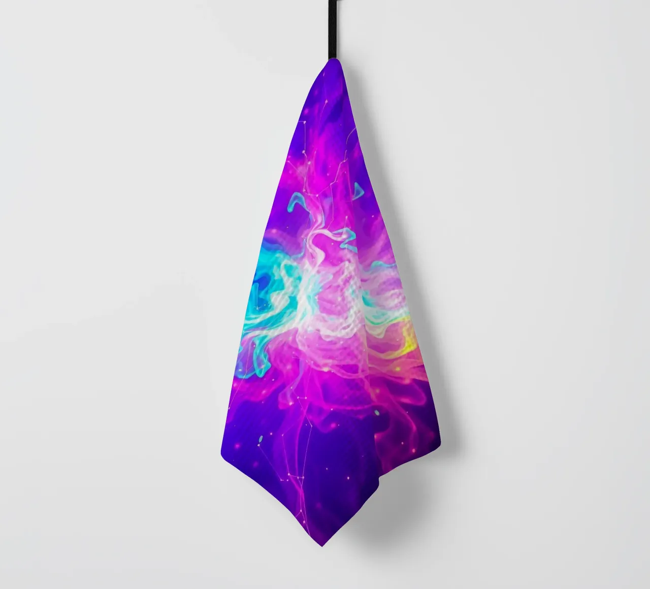 Un tourbillon abstrait et coloré de lumière et d'énergie remplit la toile de fond. torchon de DesignDoodle