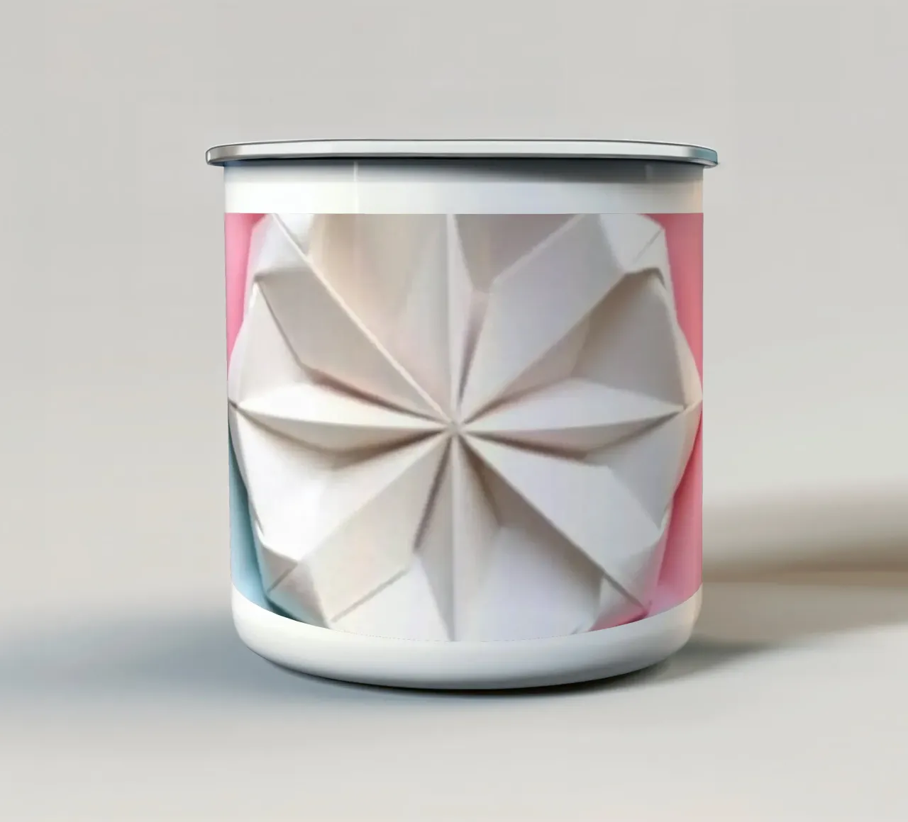 Intricato disegno di origami con colori pastello tazza in smalto da DesignDoodle