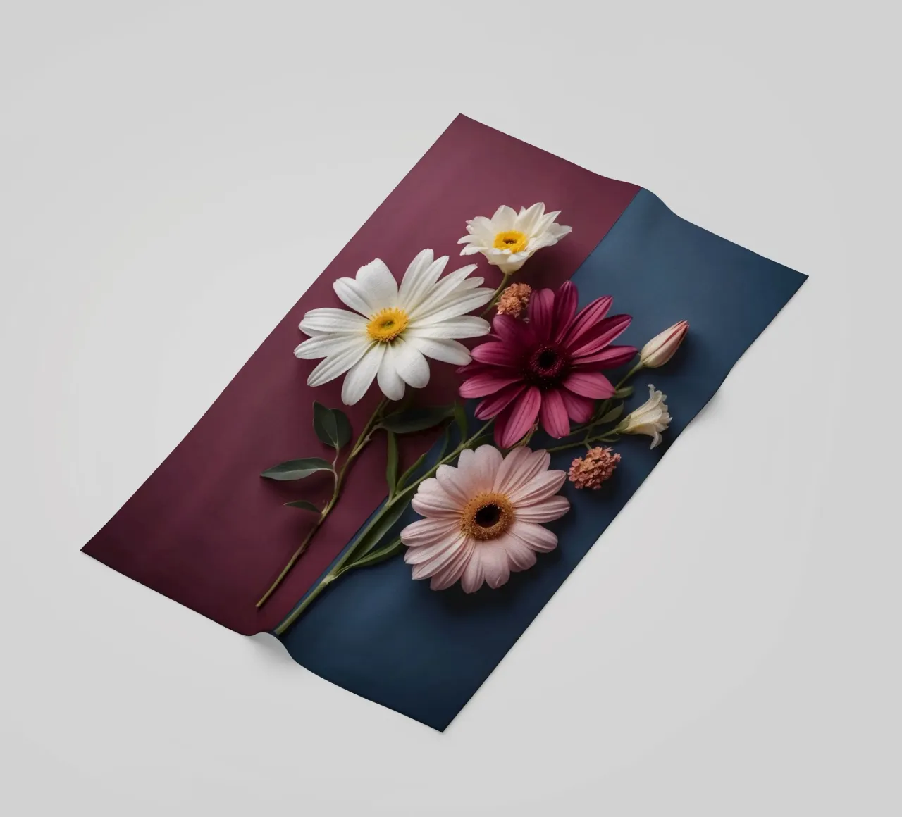 Bella composizione di fiori colorati su opere d'arte a contrasto telo mare da DesignDoodle
