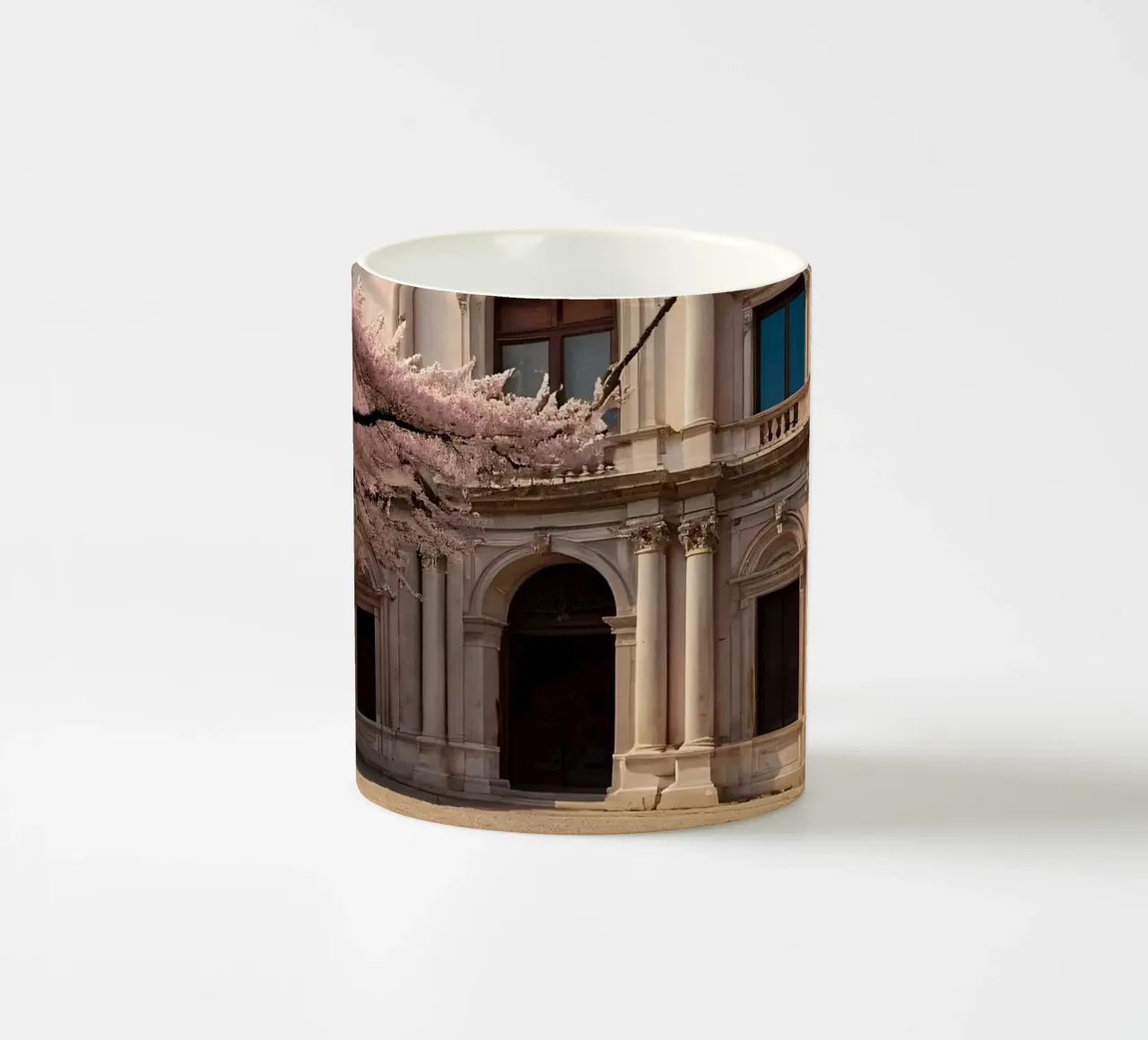 Bellissimi alberi di ciliegio in fiore vicino all'arco storico tazza in ceramica da DesignDoodle