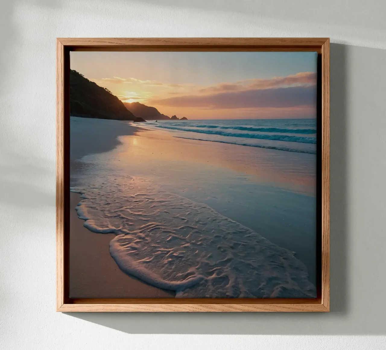 Zonsondergang over rustig strand met zachte golven canvas van DesignDoodle