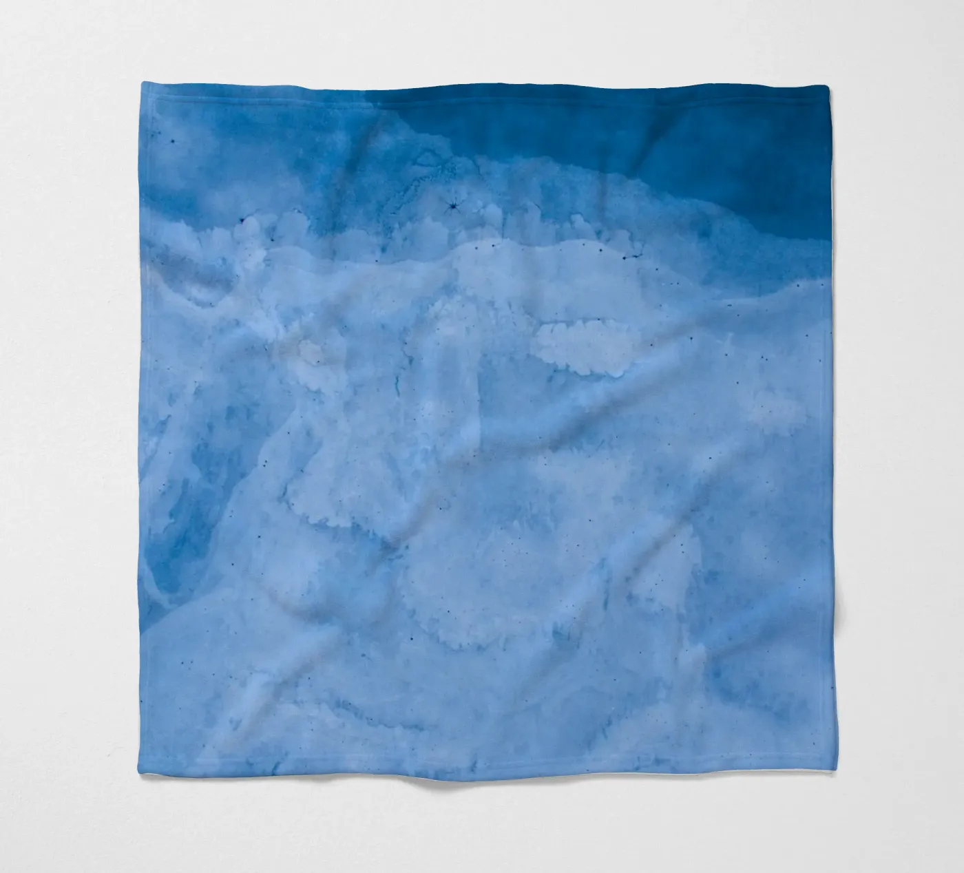 Wellen weiß Fleecedecke von Bleu