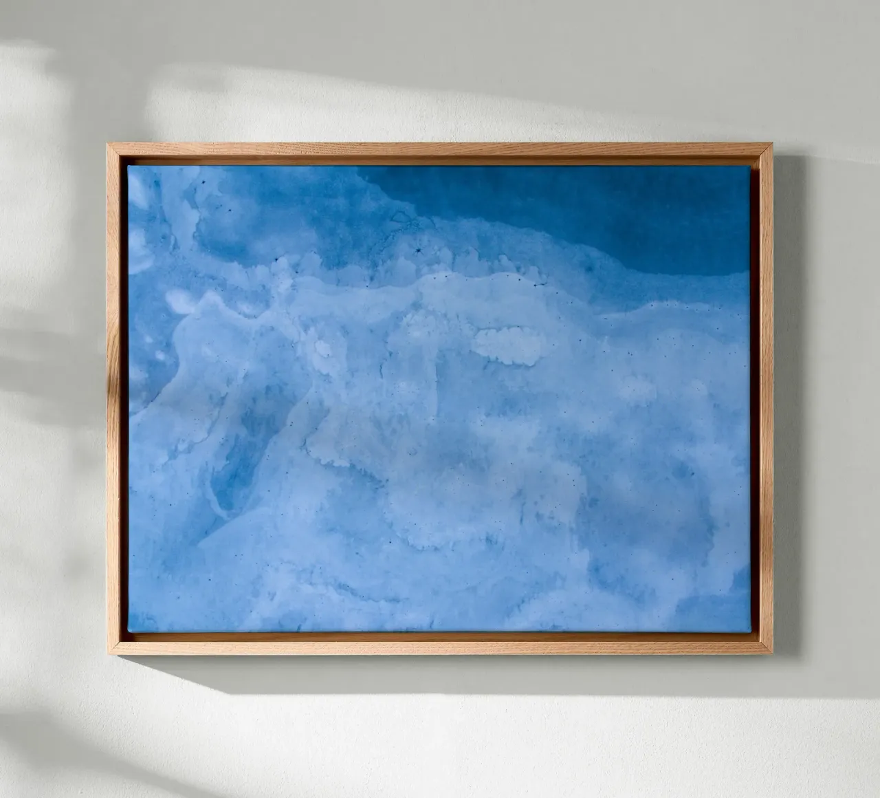 Wellen weiß Leinwand mit Schattenfugenrahmen von Bleu