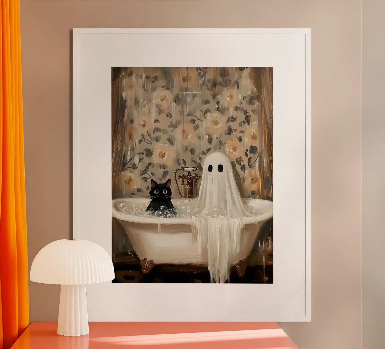 Gatto con fantasma nella vasca da bagno poster con telaio in plastica da Betty Shops