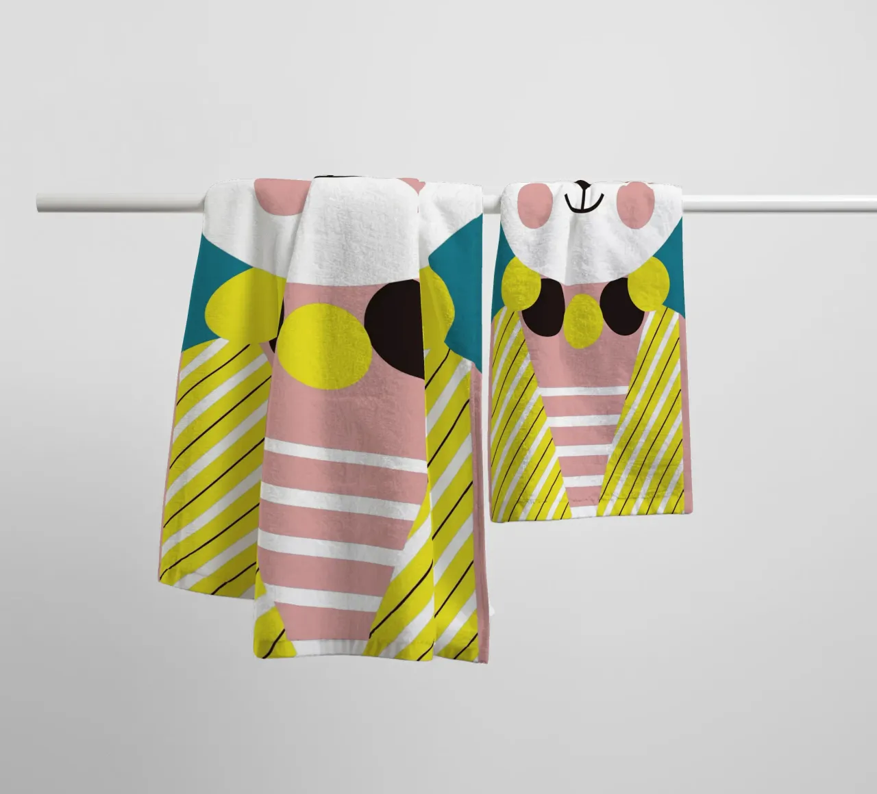 Gatto pagliaccio asciugamano da bagno da LOOK DIFFERENT
