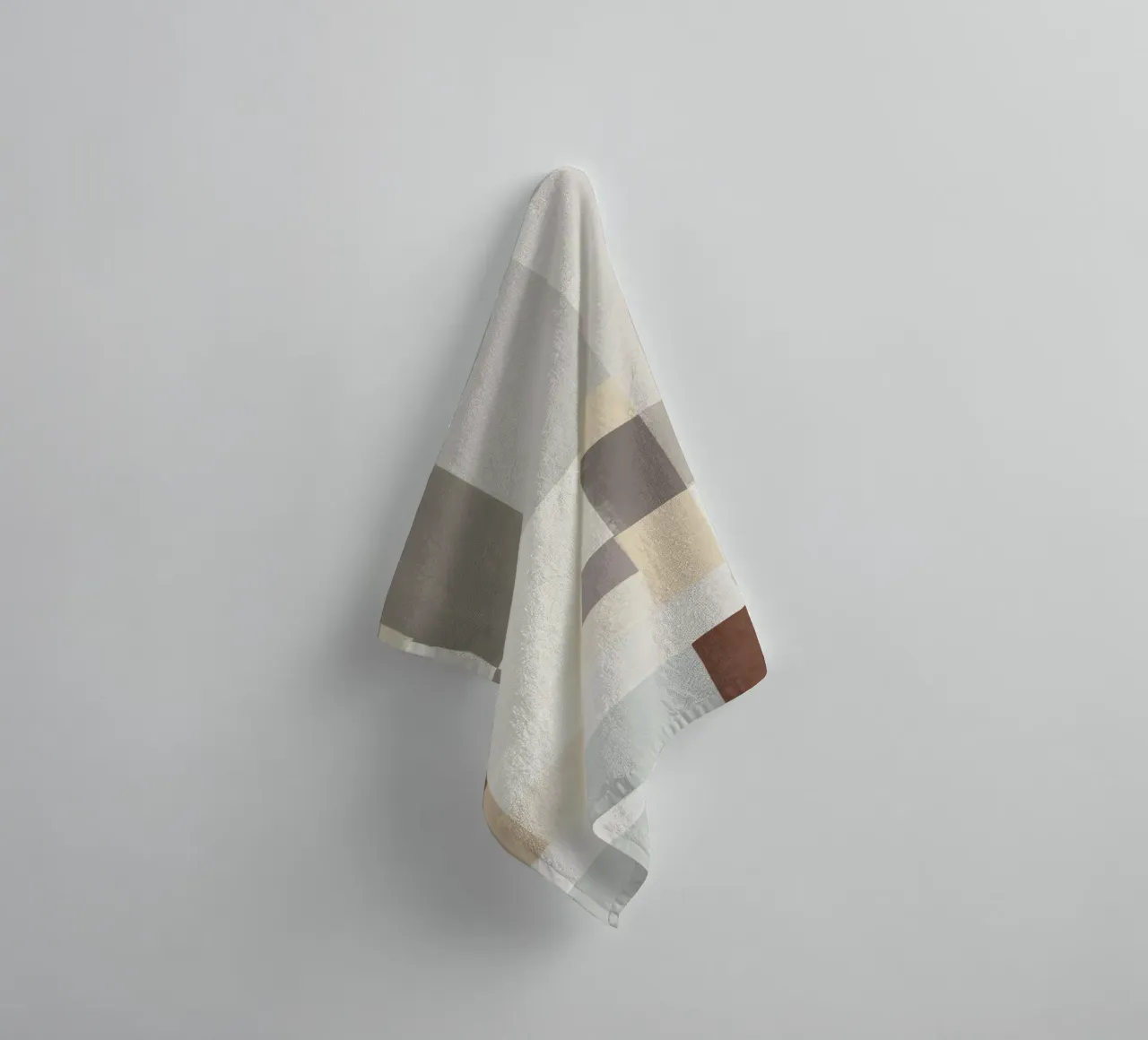 Zachte pastel abstracte compositie badhanddoek van Little Dean