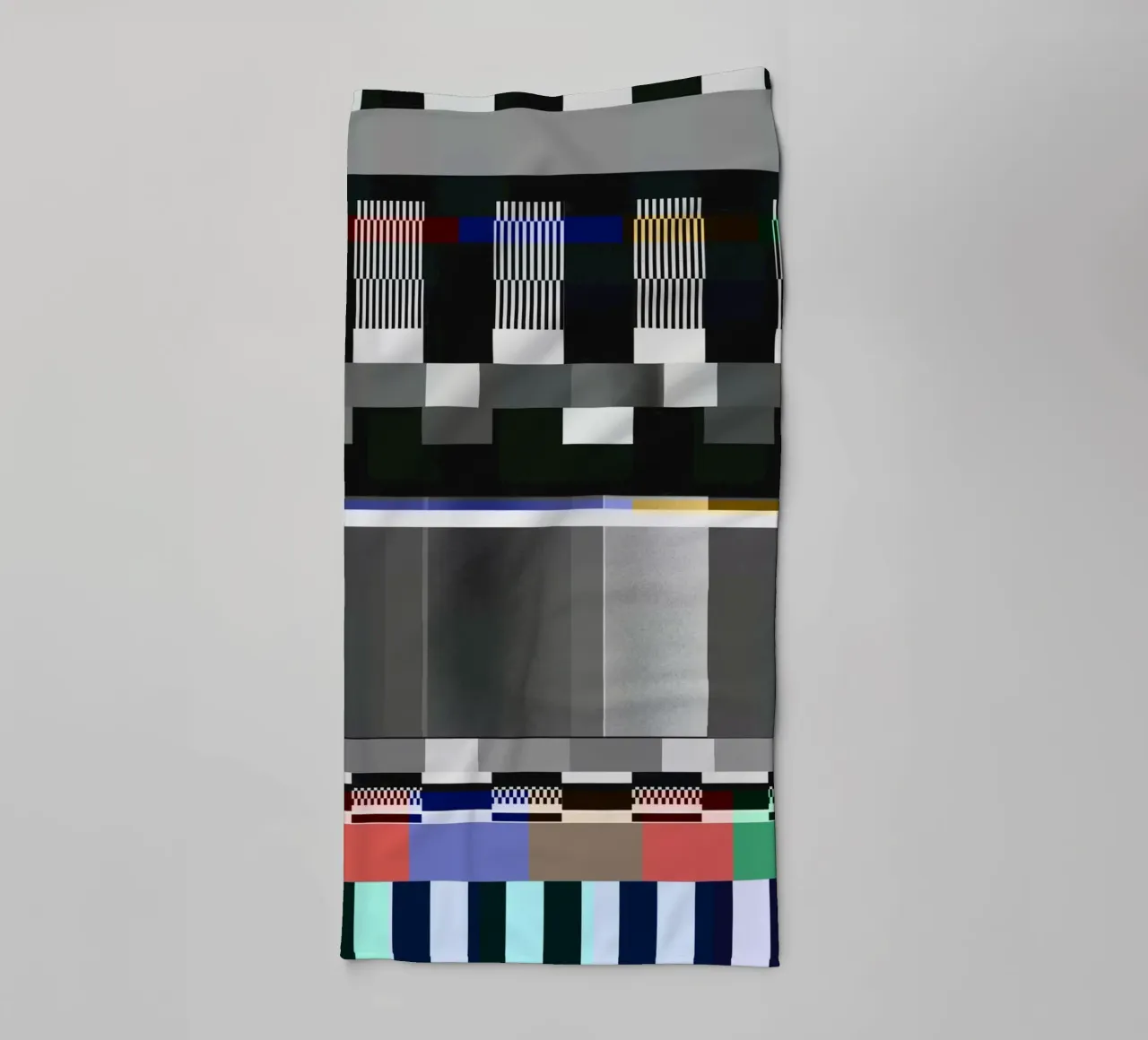 Glitches pattern 10 badhanddoek van Little Dean