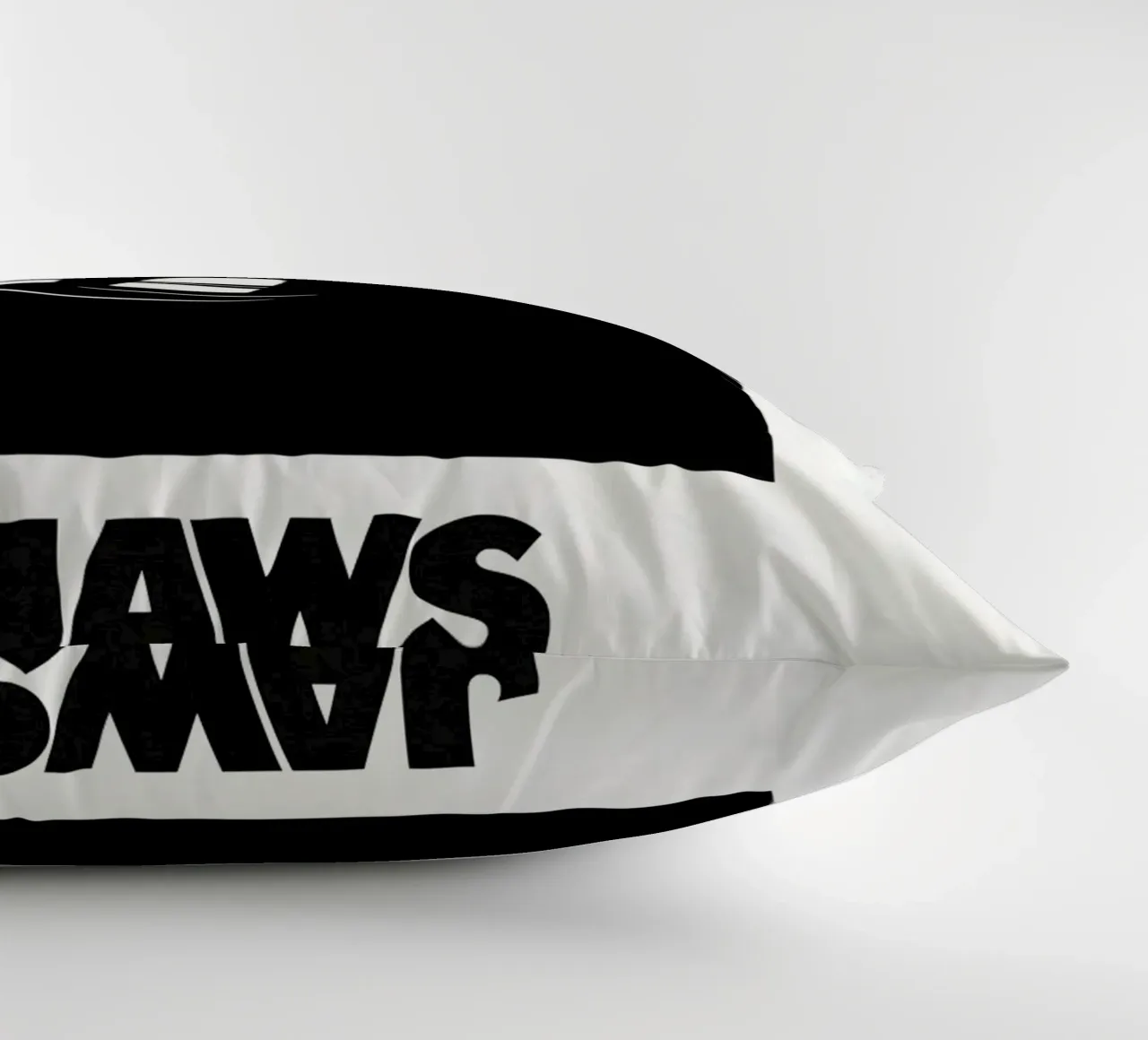 Jaws Print cuscino da MoviesArt