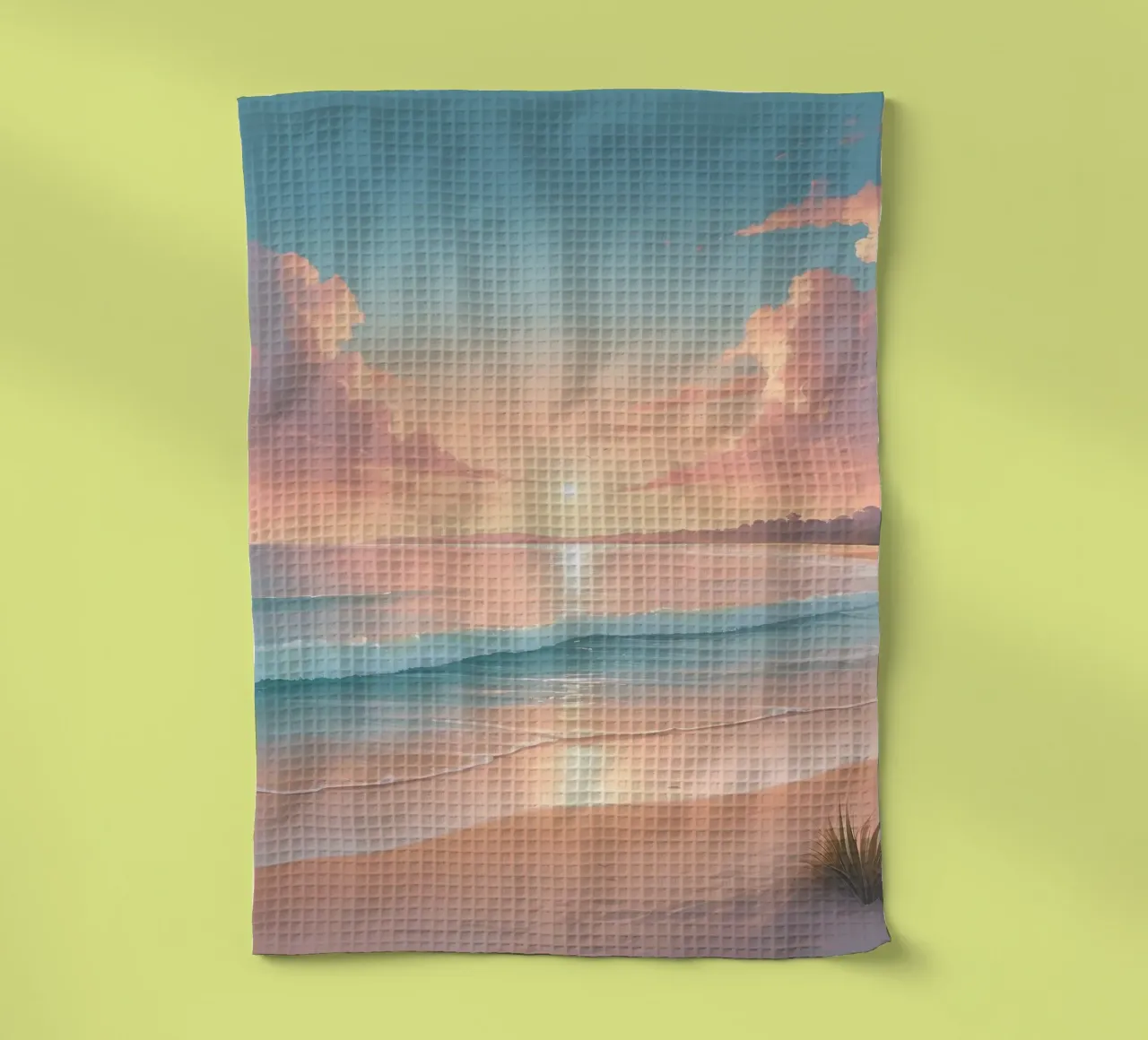 Prachtige zonsondergang over rustig strand met zachte golven theedoek van DesignDoodle