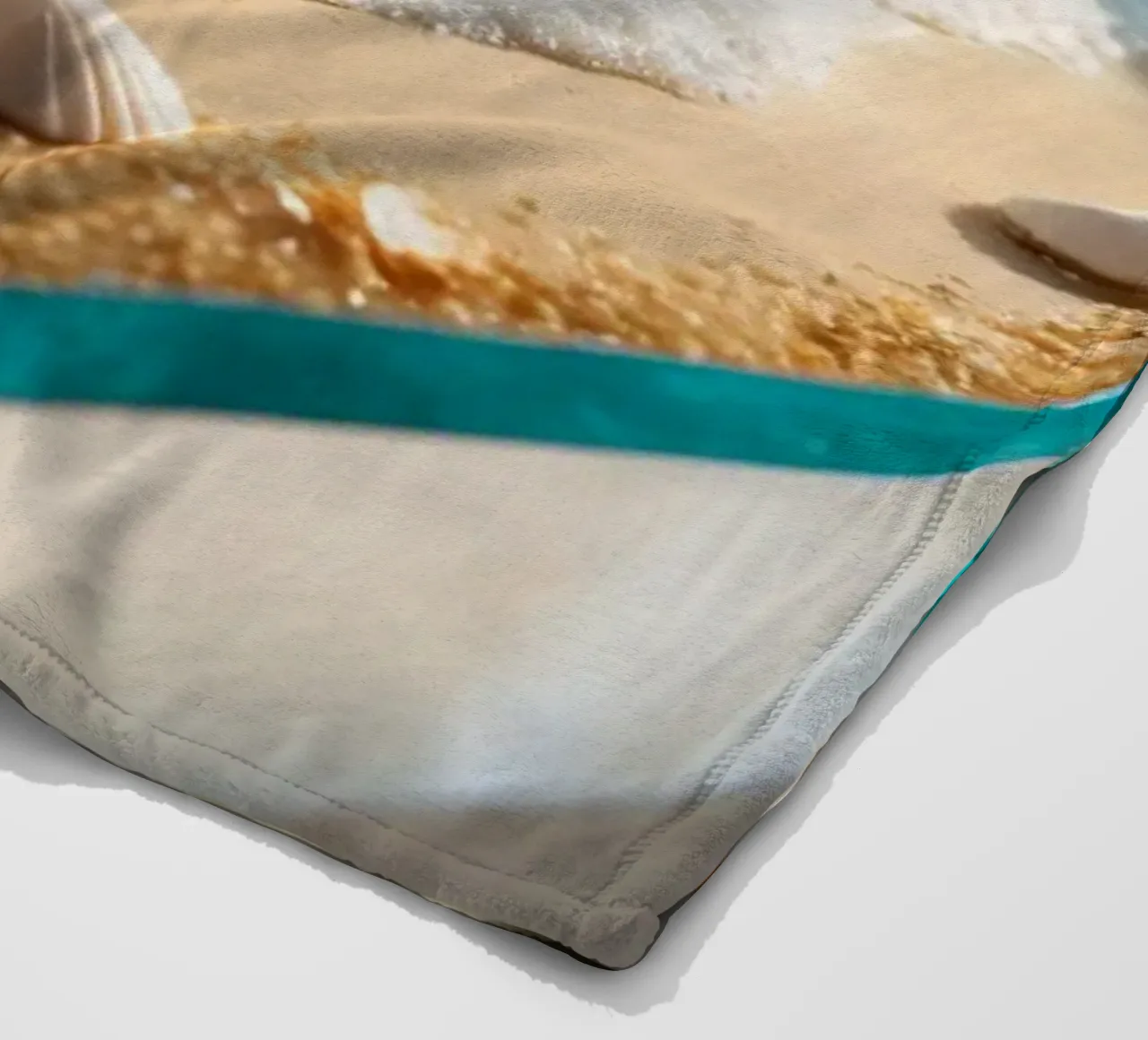 Il design del lavabo del bagno è caratterizzato da acqua che scorre e spiaggia sabbiosa coperta in pile da DesignDoodle