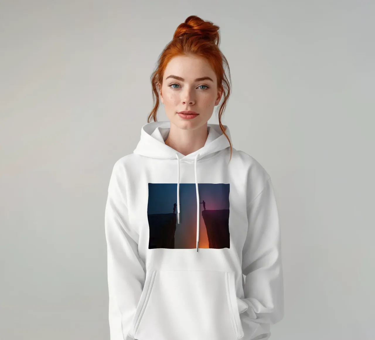 Due persone che si tendono la mano attraverso un abisso felpa con cappuccio da DesignDoodle