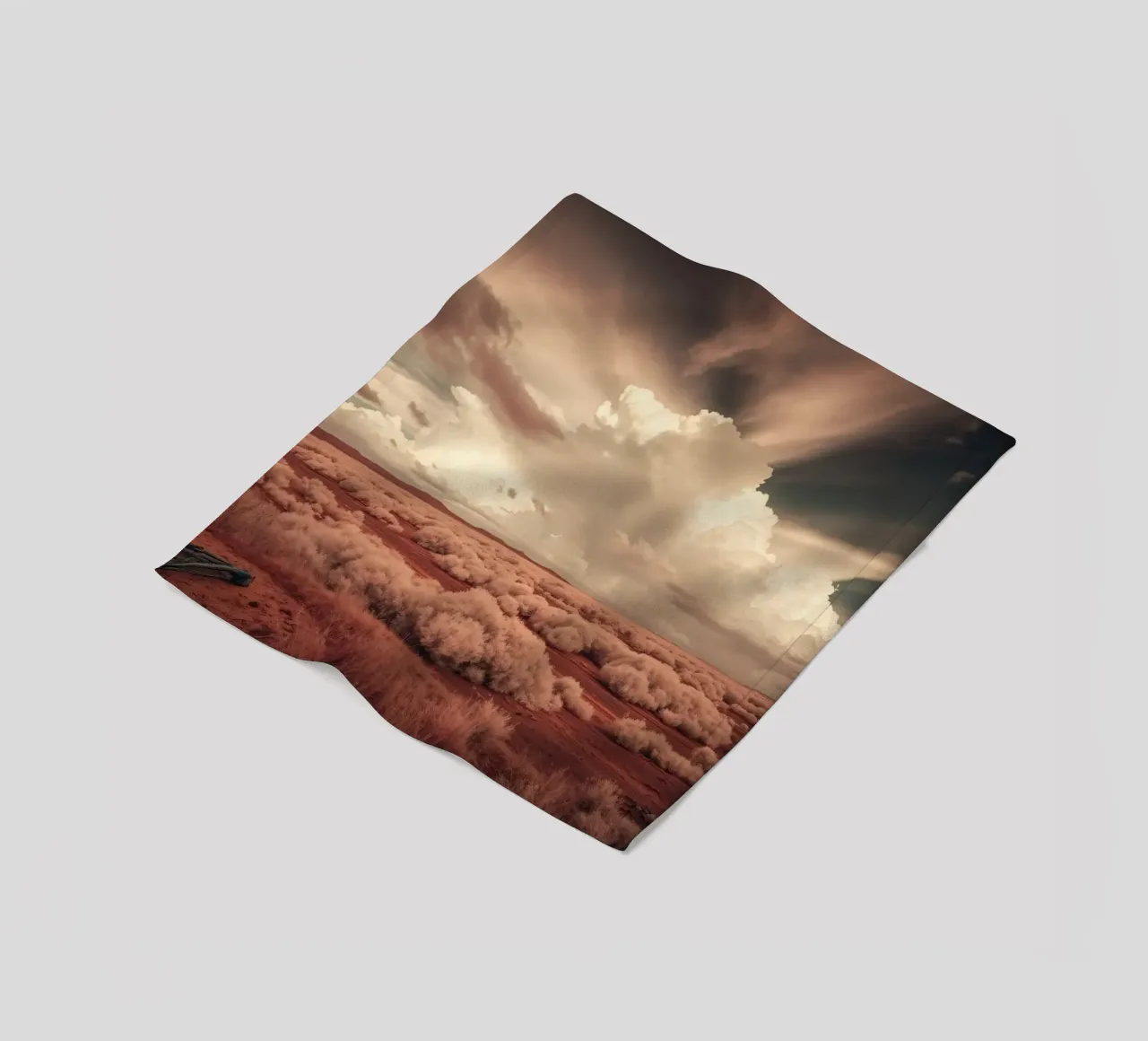 Un vasto paesaggio desertico con nuvole e foreste selvagge coperta in pile da DesignDoodle