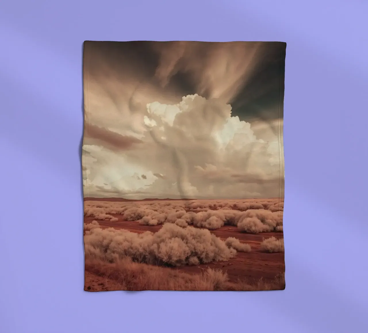 Un vasto paesaggio desertico con nuvole e foreste selvagge coperta in pile da DesignDoodle